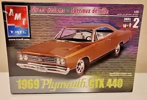 AMT 1969 Plymouth GTX 440 Street Custom Kit # 31930 Factory Sealed 1:25 scale - Picture 1 of 6
