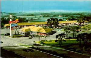 ALBERT PICK MOTEL Terre Haute, Indiana IN roadside Postcard - Picture 1 of 2