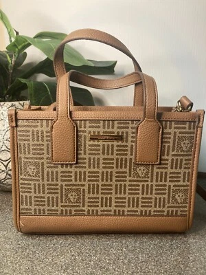 Bandolera Anne Klein Cabeza de León Logo Asa Superior con Bolsa para Monedas/Tarjetas de Crédito Foto 1 de 4