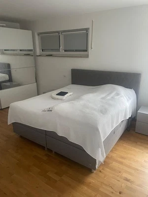 Ruf Boxspringbett mit elektrischem Lattenrost 180x200 und Komode - Bild 1 von 4