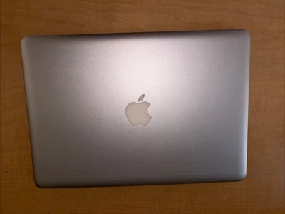 Apple MacBook Pro 13.3 in 2010 Silver/Intel Core 2 Duo 2.40 GHz, 250 GB 4 GB... - Image 1 of 2