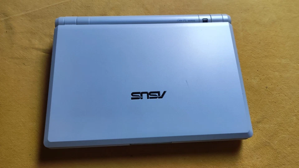 ASUS EEE PC 4G - Immagine 1 di 4