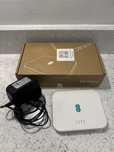 EE 5G Mobile Router QTAD52E Mobile 5G WiFi - Picture 1 of 9