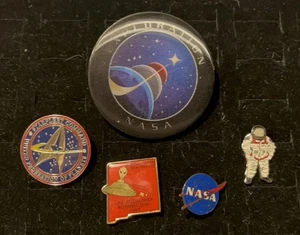 Rare collectible Vintage NASA and Alien Space Themed Pins 1947 holo Lot Of  5 - Picture 1 of 6