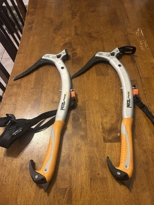 Par de hachas de herramientas de escalada en hielo Petzl Charlet Foto 1 de 4