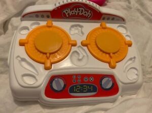 Hasbro Play-doh Kitchen Creations SIZZLIN’ Stovetop Sizzle Sounds Stove Food 