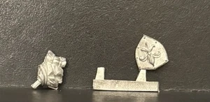 Escudo y paquete de equipo - Miniaturas Stonehaven - 18 mm Metal D&D AD&D RPG - Imagen 1 de 3