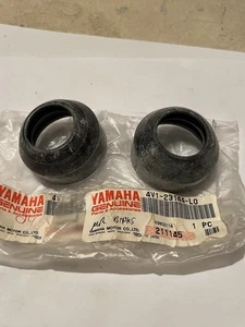 SELLOS ANTIPOLVO HORQUILLA YAMAHA RS100 RS125 X 2 ORIGINALES NOS - Imagen 1 de 1