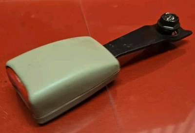 Mitsubishi Montero Limited/XLS 2001-2006 hebilla de cinturón de seguridad para pasajero derecho Foto 1 de 4