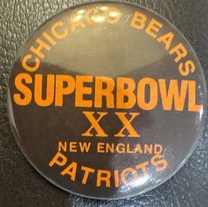 Chicago Bears Super Bowl XX schwarz orange 1s 985 NE Patriots Button Pin Pinback - Bild 1 von 2
