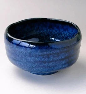 Tazza da tè ceramica Mino ware giapponese tipo fiore Matcha ciotola da tè Chawan Ruri blu - Foto 1 di 6