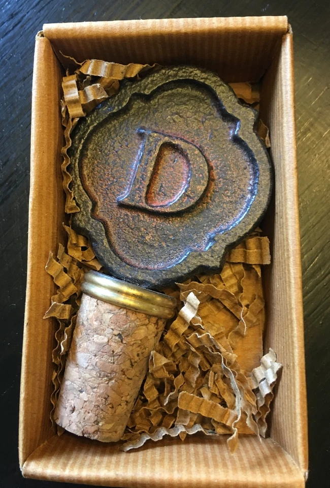 Tapón de corcho de vino inicial Mud Pie hierro fundido monograma A C D E F G J M N R T  Foto 1 de 1