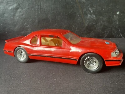 Coche nitroso Ford Thunderbird años 80 rojo juguete estatal 12" por 4 1/2" Foto 1 de 4