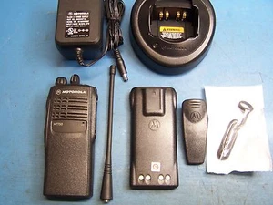 Motorola HT750 UHF 450-512MHz 16 Channel Mint Condition Tested - Picture 1 of 7