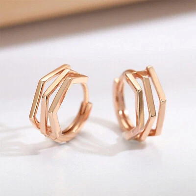 Brincos femininos de argola de ouro rosa 18K puro com geometria oca da sorte 2,58 g - Imagem 1 de 4