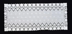 Corredor de mesa festoneado vintage blanco bordado floral algodón tallado 14 X 31 - Imagen 1 de 6