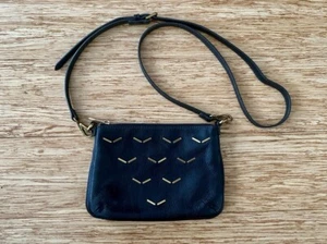 RARE Fossil Sofia Black Pebbled Crossbody Bag with Chevron Hardware $128 - Picture 1 of 5