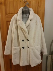 Be You weißer Mantel Gr. 20 Plus. Nagelneu. Luxus Qualität  - Bild 1 von 11