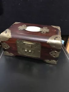 Vintage CHINESE Rose WOOD BRASS & JADE MEDALLION WOODEN JEWELRY BOX - Picture 1 of 5