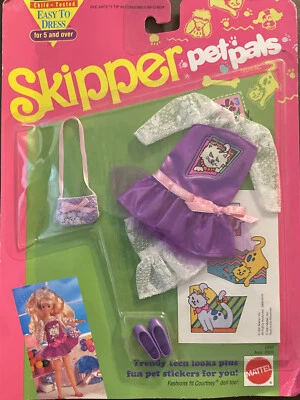 1991 Skipper #2955 Asst 2959 "Pet Pals" Púrpura Blanco Encaje Vestido Estampado Gato Cartera Foto 1 de 3