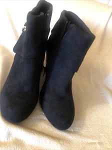 Rebel by Zigi Black Suede Ankle Boots Booties 7 Excel Condition Zip Closure - Picture 1 of 7