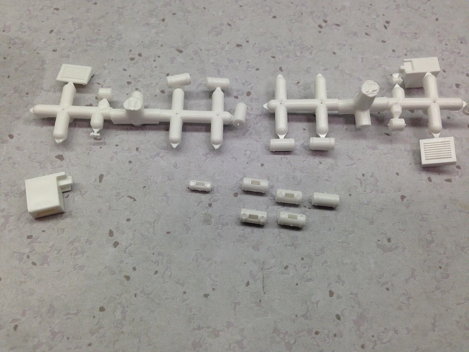 HO 1/87 AWM Modelle DE # 90055 Truck Compressed Air Tanks & accessories assort. - Image 1 of 1