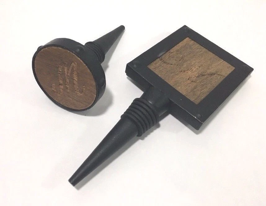 Juego de tapones de botella Pottery Barn Blacksmith/2 monograma M Foto 1 de 3