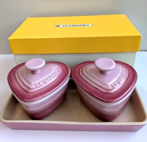 Juego de Bandeja Le Creuset Corazón Cocotte Putite Ramekin D'Amour Rosa Natural Sin Usar - Imagen 1 de 13