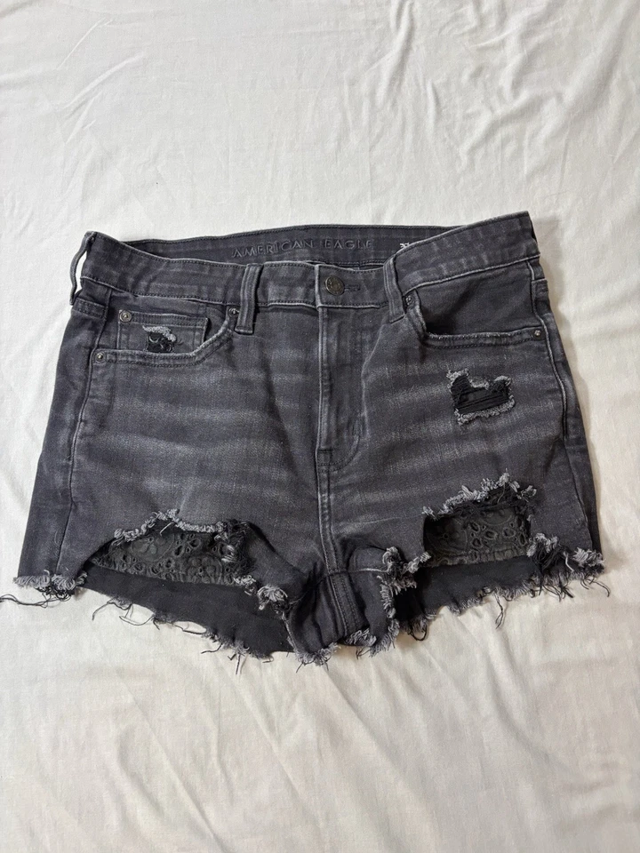 Pantalones cortos de mezclilla negros para mujer American Eagle talla 8 súper elásticos corte desgastados Foto 1 de 4