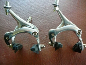 Nuevo juego de pinzas de freno de aleación juego de pinzas de freno de bicicleta de carretera delanteras y traseras - plateadas - Imagen 1 de 4