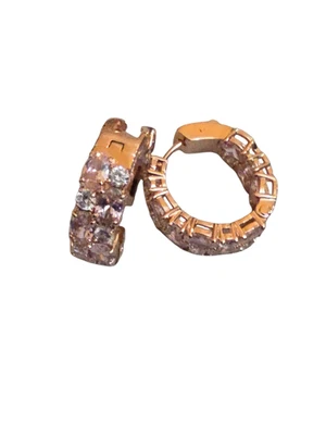 Hermosos aretes tipo aro perforados contemporáneos de circonita cúbica transparente y oro rosa (A9470) Foto 1 de 4