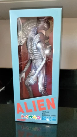 Alien Tsukuda Hobby Figure Toys "R" Us Limited Edition Cover