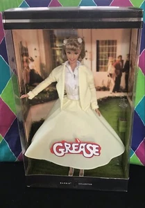 BARBIE AS SANDY IN GREASE, ORIGINAL 2004, MATTEL C4773, YELLOW OUTFIT, NRFB!! - Bild 1 von 18