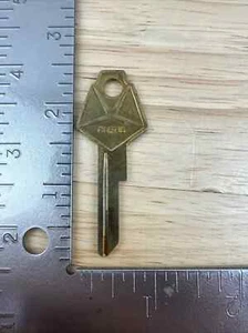 1 Vintage Curtis Chrysler Key Blank Y-152 Vintage Cars Lock - Picture 1 of 1