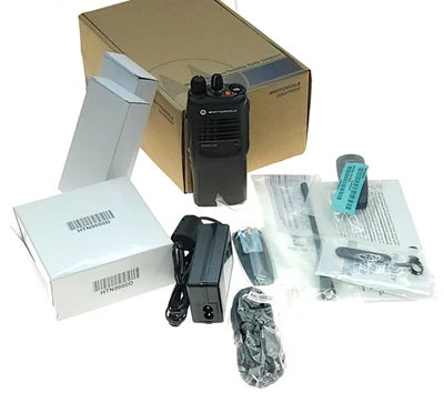 Radio bidireccional Motorola PRO5150 LAH25RDC9AA3 403-470MHz 4 vatios, 16 canales Foto 1 de 4