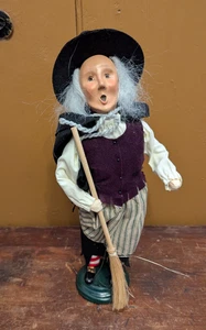 Byers Choice Carolers 2001 Halloween Witch of Salem w/ Broom & Striped Socks 12" - Picture 1 of 7