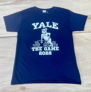 T-Shirt HANES YALE University Bulldog Il Gioco 2022 Manica Corta Uomo Blu TG. S - Foto 1 di 7