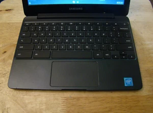 Samsung Chromebook 3 XE500C13 11.6"/Intel N3050 1.60/4GB RAM/16GB eMMC/ChromeOS - Picture 1 of 17