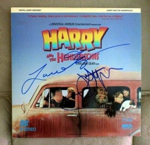 The "Harry and the Hendersons " L.D. signed by John Lithgow and Lainie Kazan - Bild 1 von 3