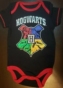 UNISEX INFANT HARRY POTTER HOGWARTS CREST BLACK RED SIZE 3-6 MONTHS BODYSUIT - Picture 1 of 12