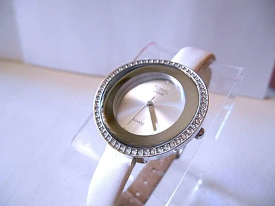 Reloj FIGARO COUTURE LLS05268 Tono Plateado y Blanco Estrás - Batería Nueva Foto 1 de 4