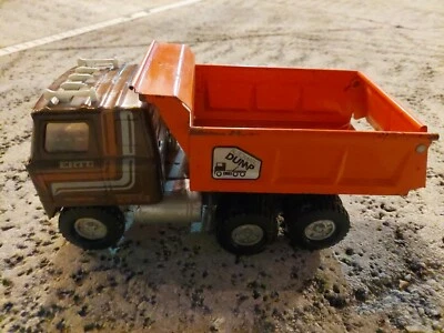 VTG Ertl International Transtar Automatic Dump Truck Brown Orange  USA Works  - Image 1 of 4
