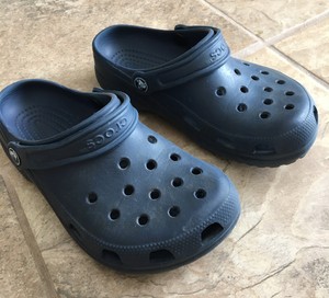 boys crocs size 5