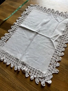 Beautiful VINTAGE TABLE square Doily plain linen cotton lace trim, white 17x22” - Picture 1 of 9