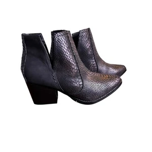 Laura Marano Tarim Snake Print Ankle Boots V Cut Out Heel Booties Black Size 10 - Picture 1 of 9