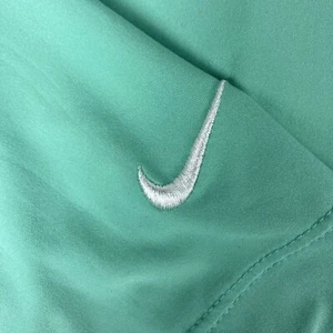 Camisa polo de golf NIKE GOLF DRI-FIT para hombre M verde menta absorbente geométrica elástica - Imagen 1 de 15