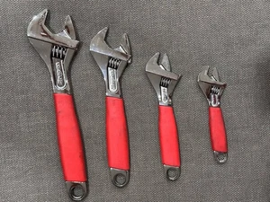 Snap on Tools 4 Piece Red 6, 8, 10, 12" Adjustable Wrench Set USA  - Bild 1 von 4