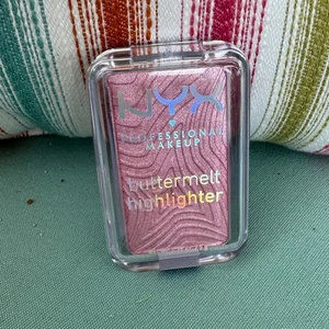 NYX Buttermelt Highlighter - Shimmering Pink - Picture 1 of 3