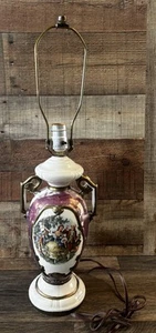 "Lámpara de mesa vintage George and Martha Washington urna con adornos dorados de 22 1/2"" de alto" - Imagen 1 de 14