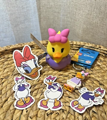 Disney Daisy Duck Bundle - Llavero LEGO, pato de goma y 4 pegatinas Foto 1 de 4